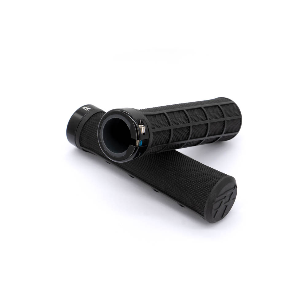 [1002824] Grip 135x22 Black, Tapered with 77 Logo